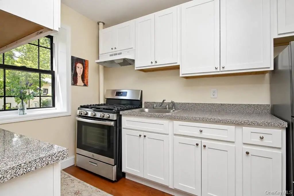 12 Field End Lane # 2l, Eastchester