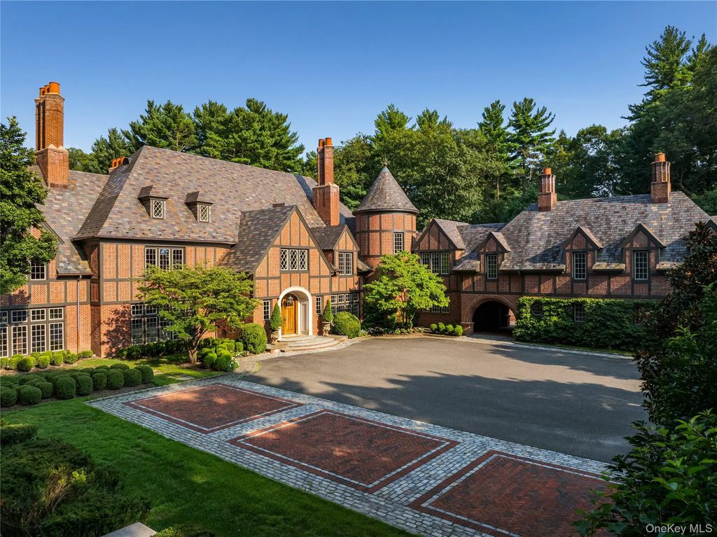 39 Chestnut Hill Drive, Upper Brookville