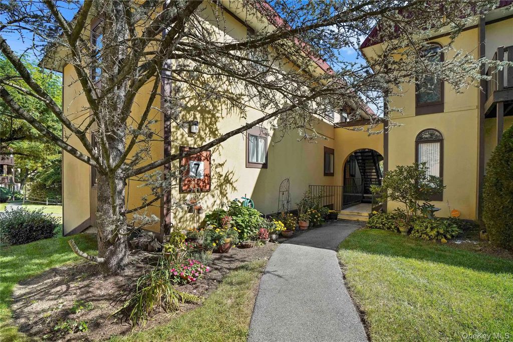 7 Granada Crescent # 2, White Plains