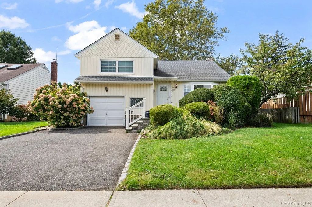 25 Marilyn Boulevard, Plainview