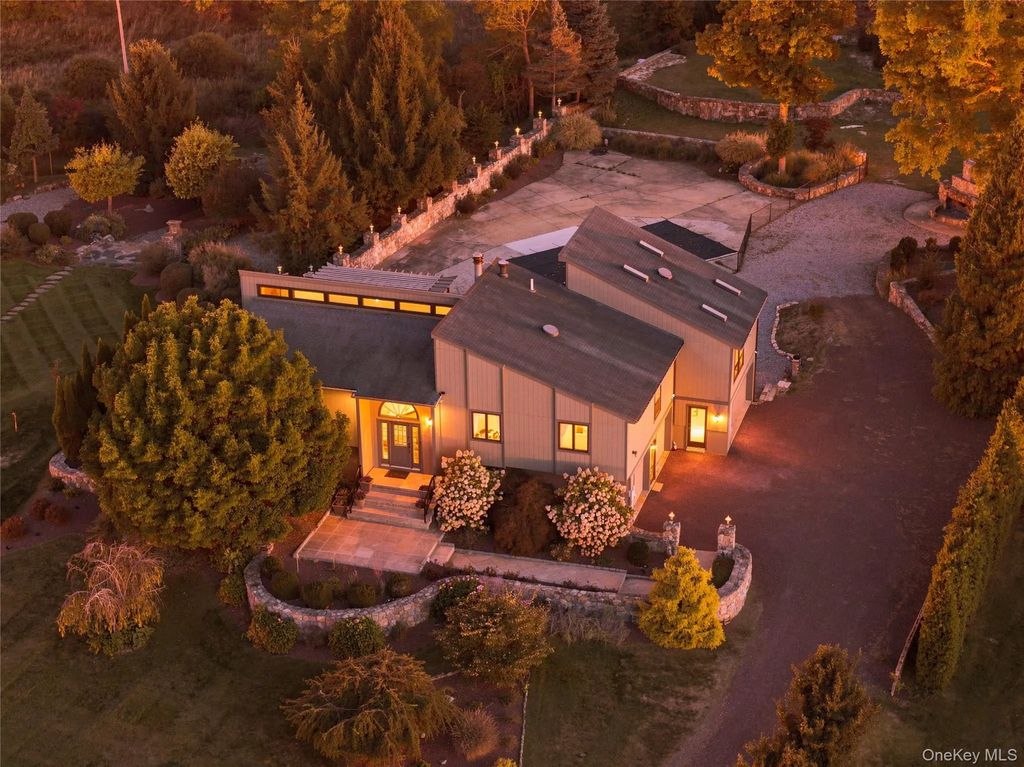 6 Flower Road, Hopewell Junction