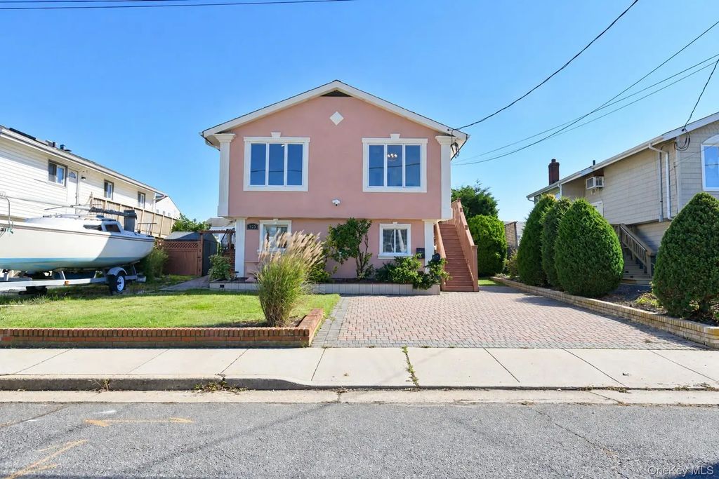 925 S Long Beach Avenue, Freeport