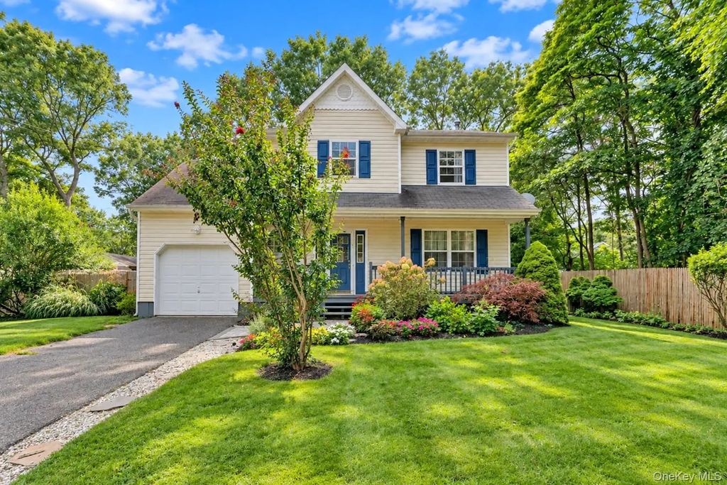 22 Logan Place, Mastic