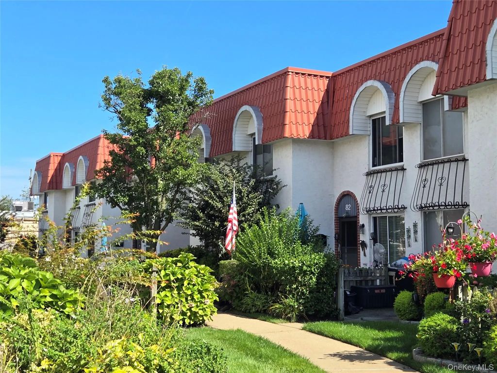 82 Alhambra Drive, Oceanside