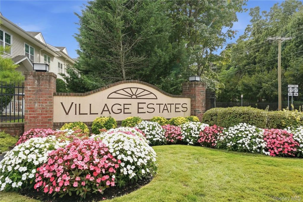 137 Francesca Way, Amityville