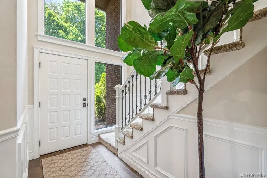 10 Pond View Court, Jericho