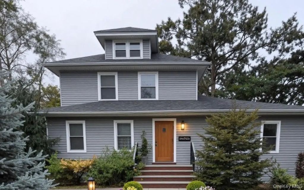 116 Carleton Avenue, Islip Terrace