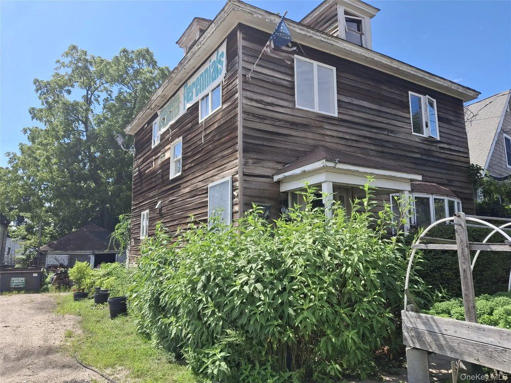 164 Little East Neck, West Babylon