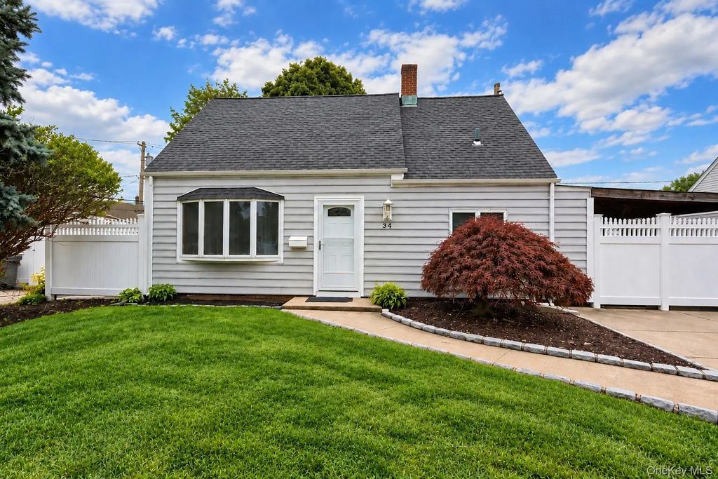 34 Chapel Lane, Levittown