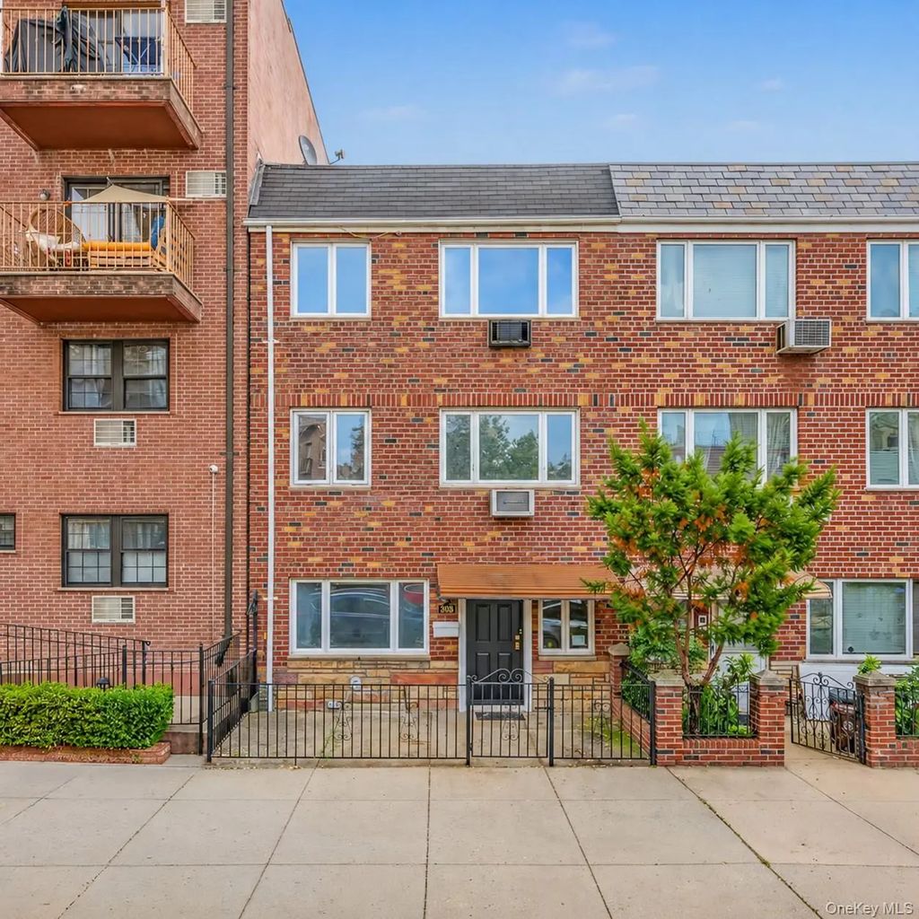3049 32nd Street, Astoria