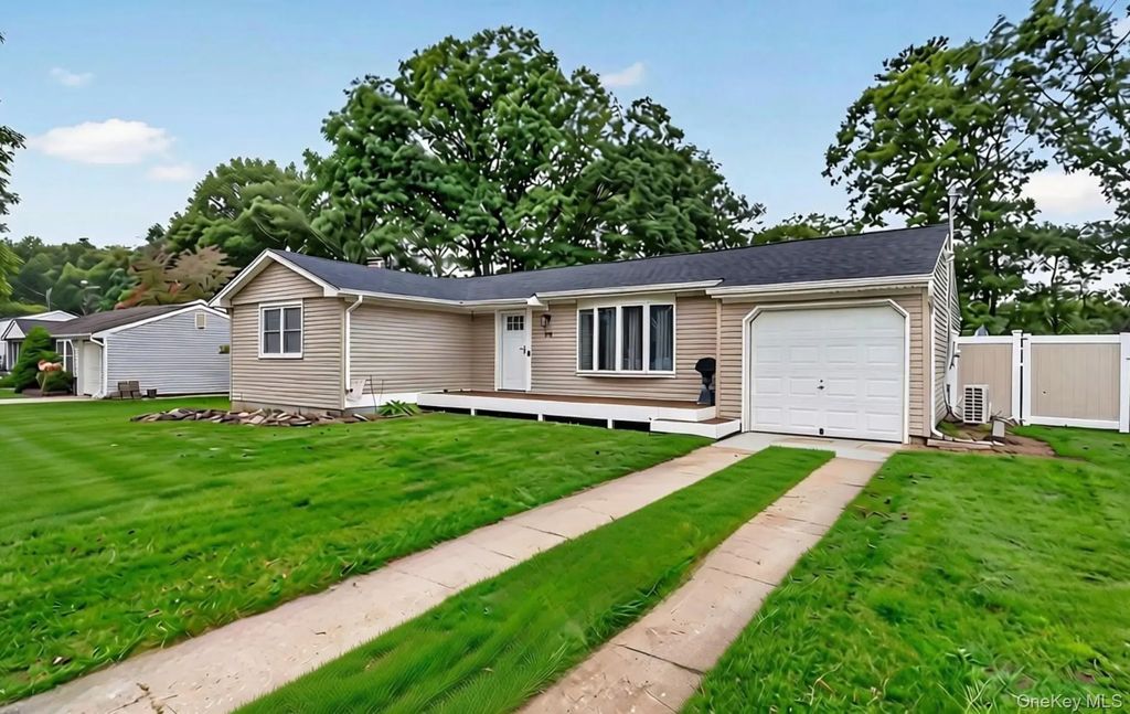 368 Randall Road, Ridge