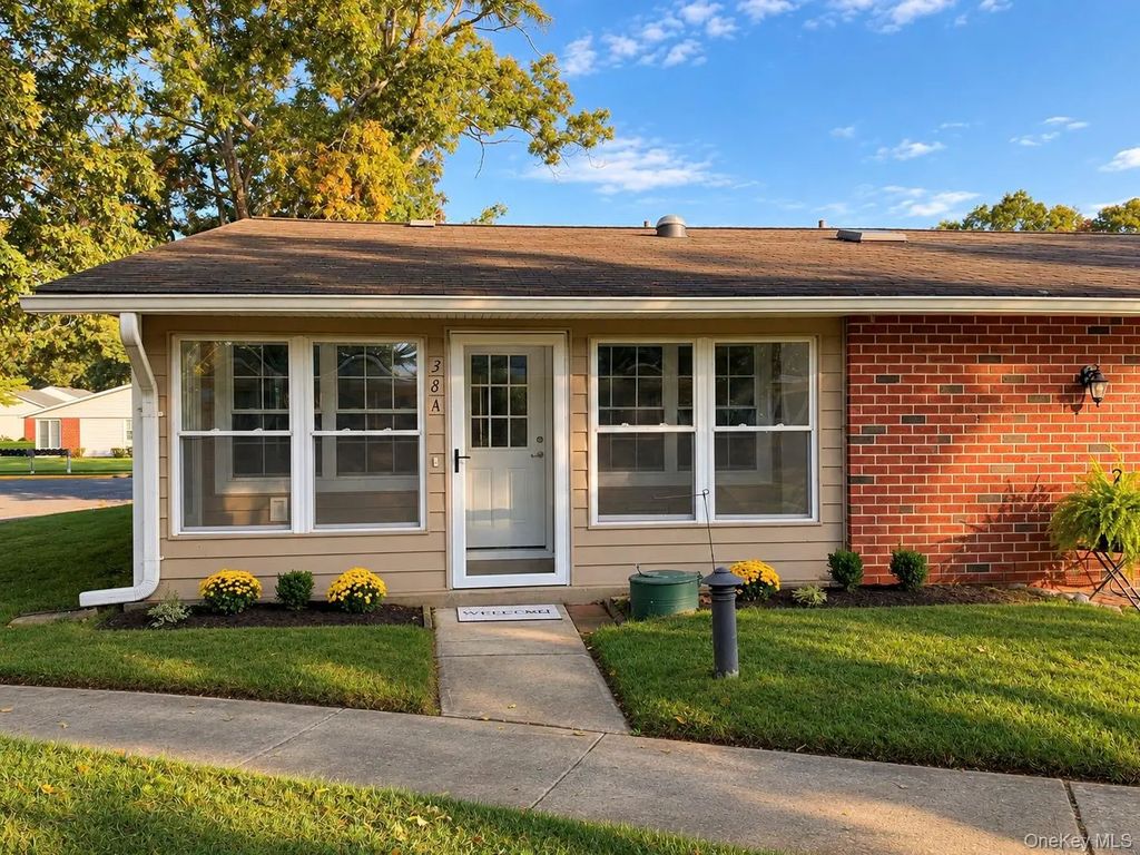 38 Trent Court # A, Ridge