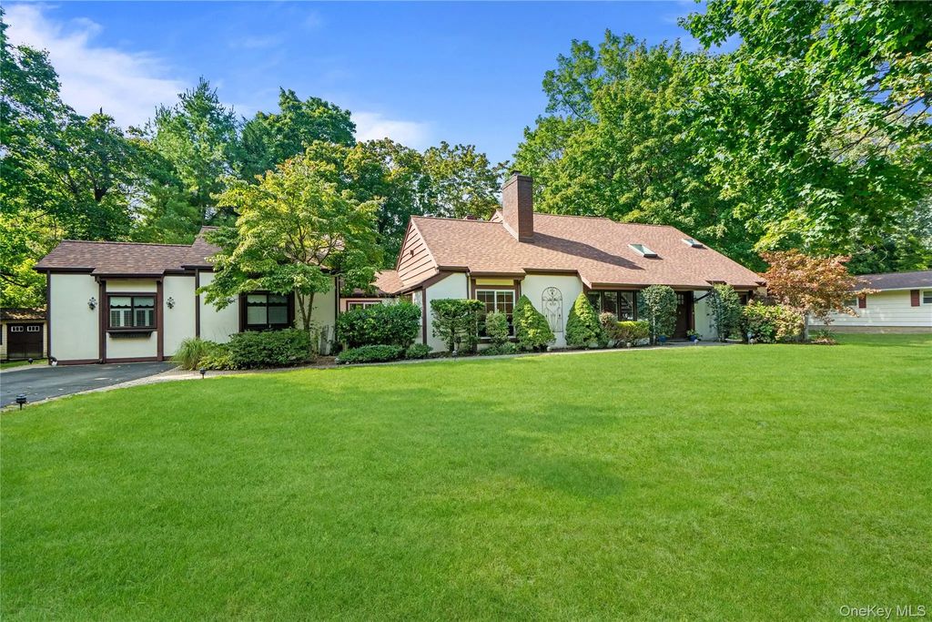 1 W Gate Drive, Huntington
