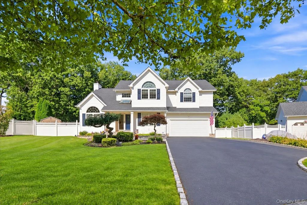 5 Aspatuck Court, Commack