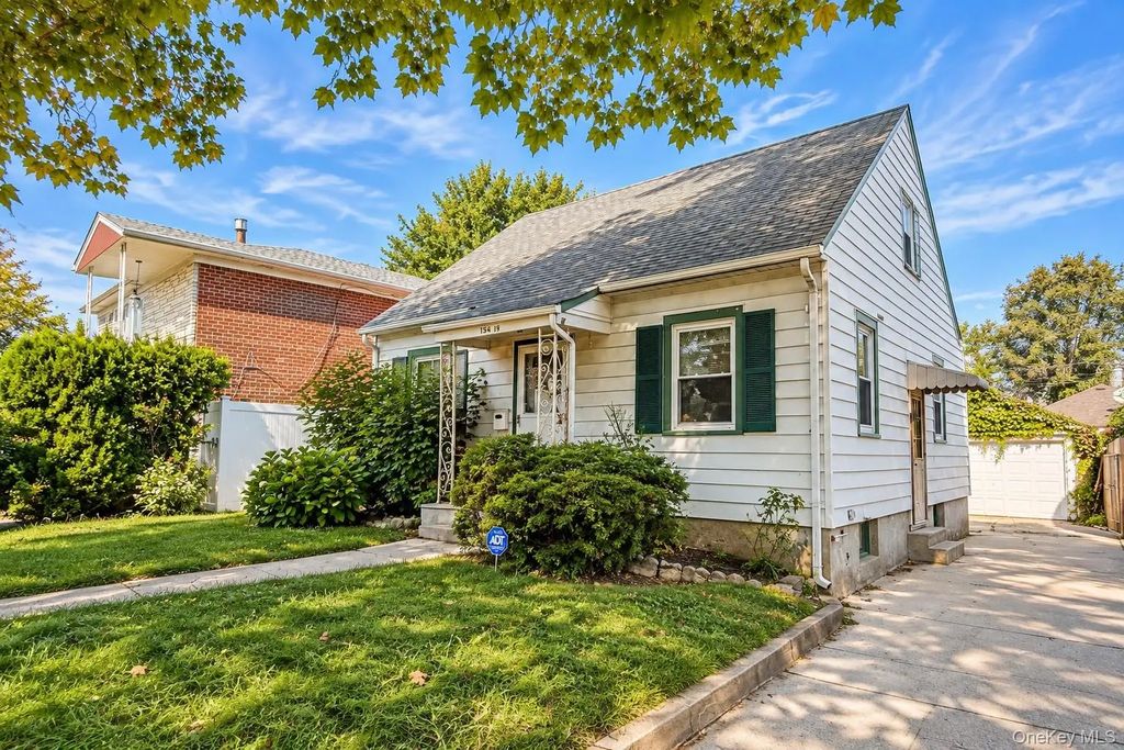 154-19 25th Avenue, Whitestone