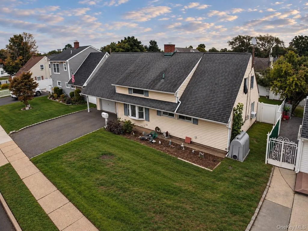 158 Bloomingdale Road, Levittown