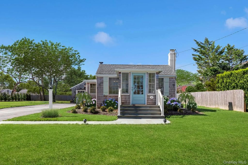 14 Carter Lane, East Quogue