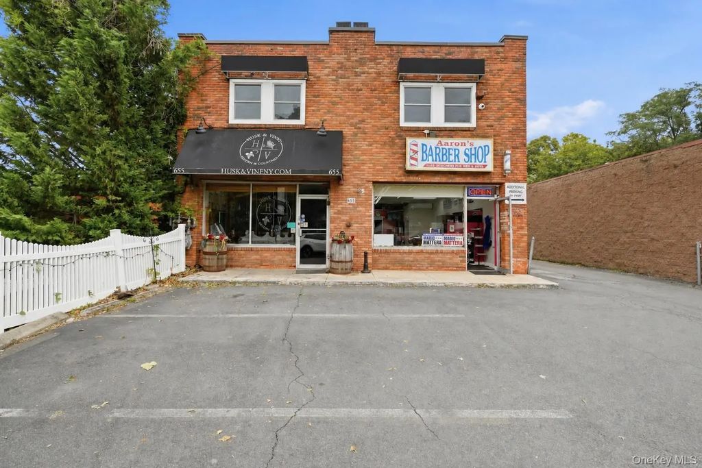 655 Middle Country Road # C, Saint James
