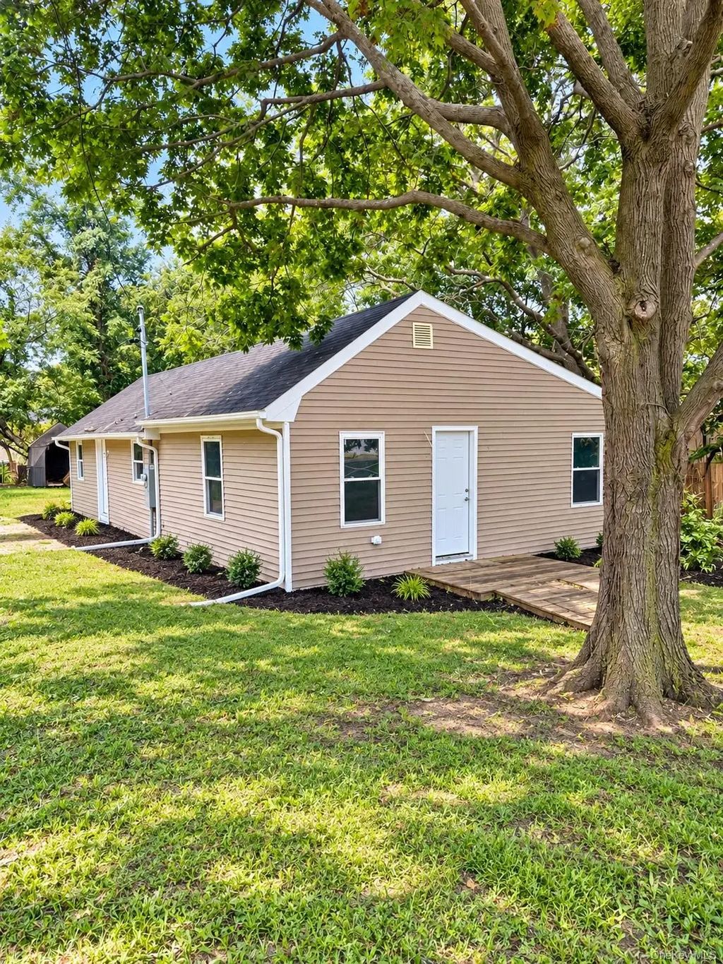 182 Frowein Road, Center Moriches