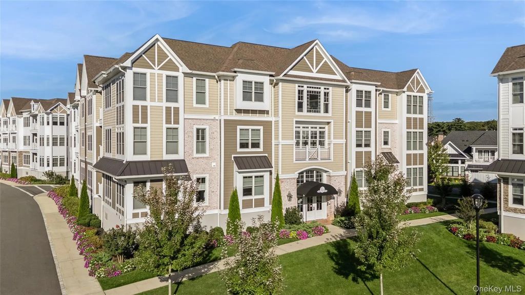 20305 Aspenwood Drive # 20305, Plainview