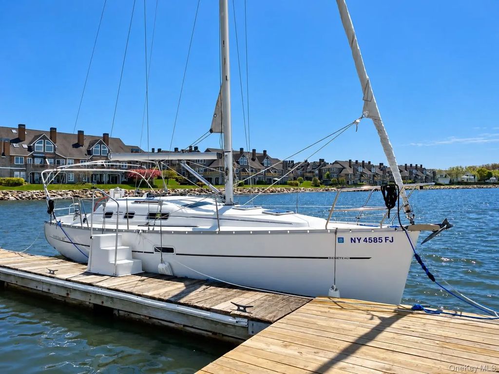 80 Half Moon Bay Marina Drive # E-15, Croton-on-Hudson
