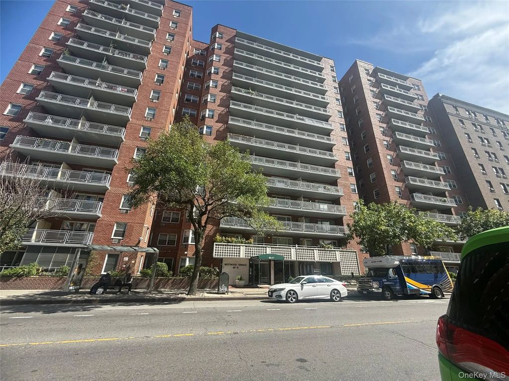 89-15 Parsons Boulevard # 8c, Jamaica