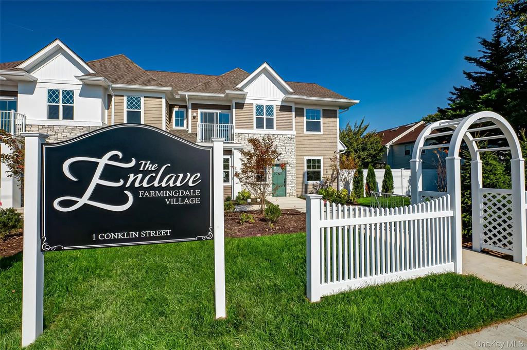 1 Conklin Street # 105, Farmingdale