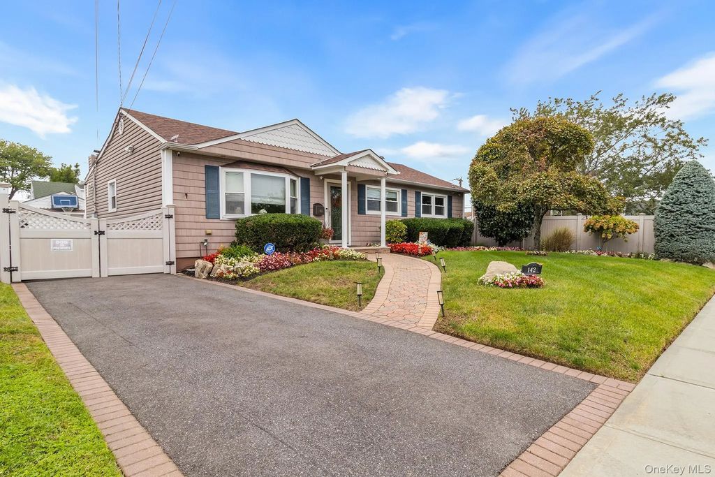 142 Montgomery Avenue, Oceanside