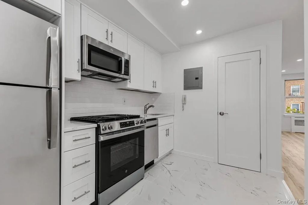 67-14 108th Street # 6d, Forest Hills