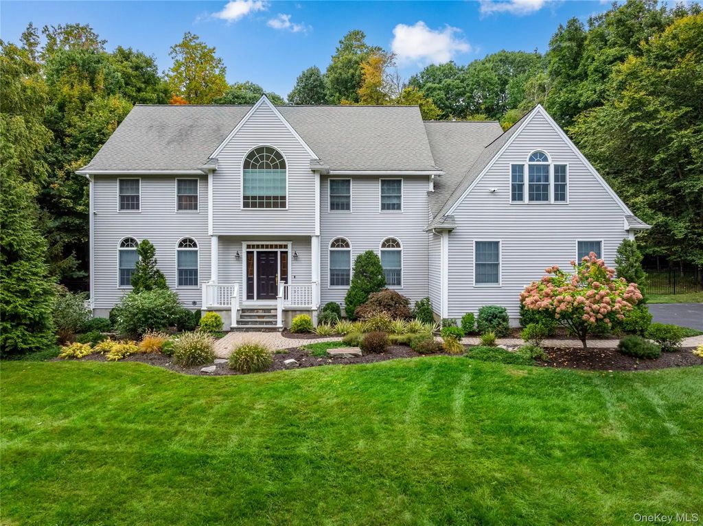 56 Londonderry Lane, Somers