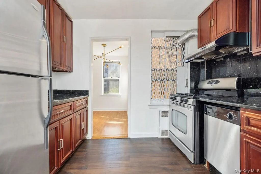 67-10 108th Street # 4a, Forest Hills