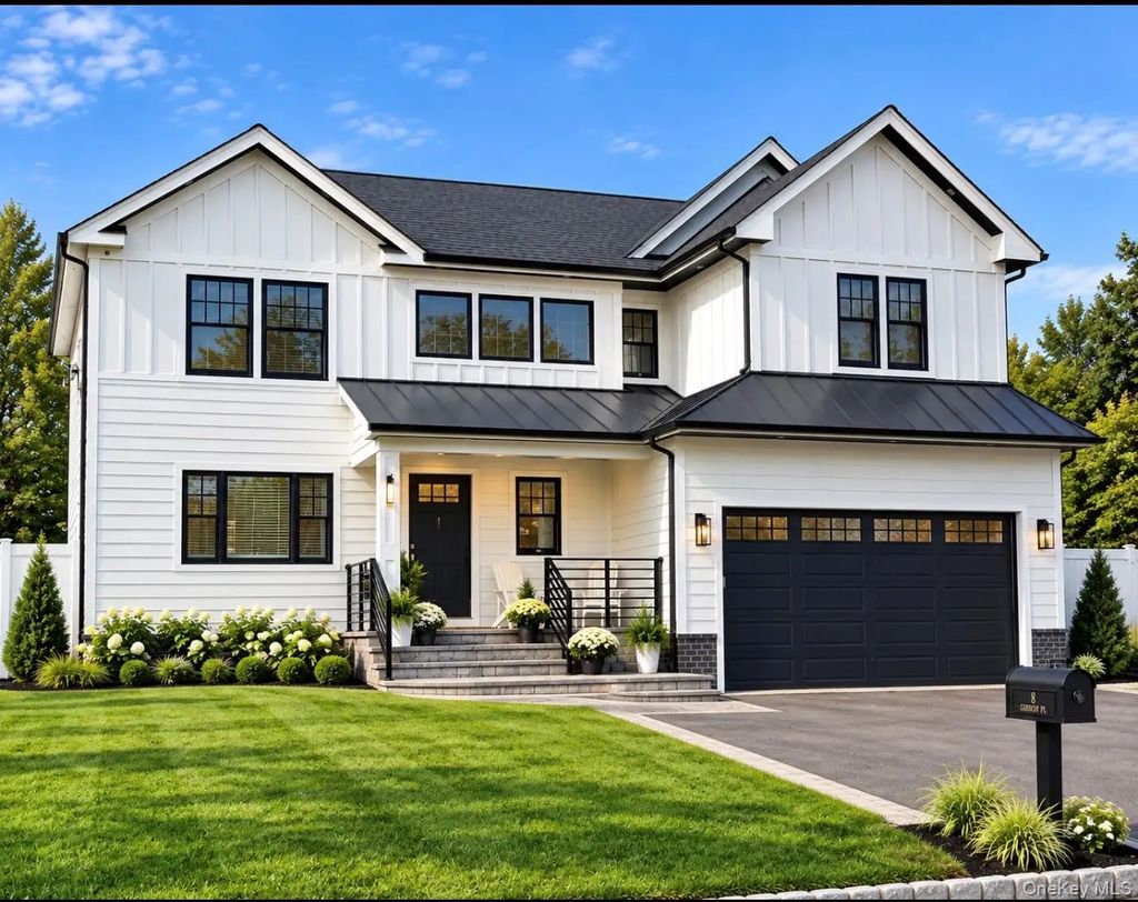 8 Goodwin Place, Northport
