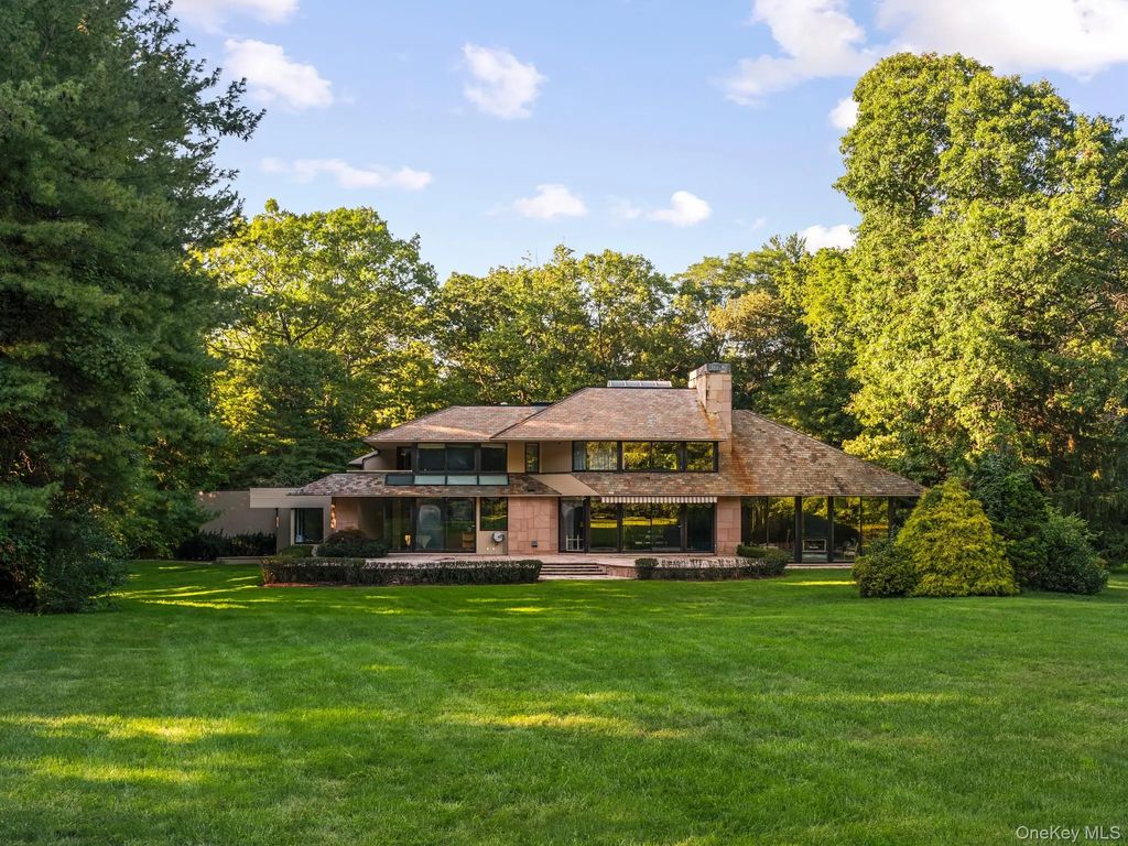 101 Wheatley Road, Old Westbury