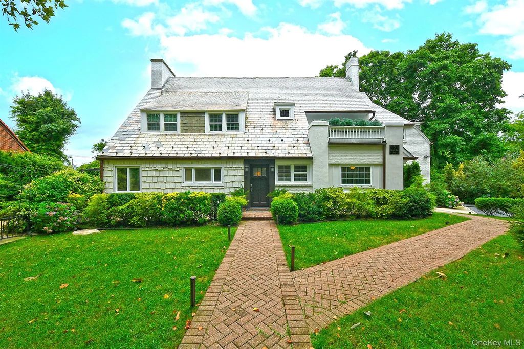 3 Beacon Hill Road, Port Washington