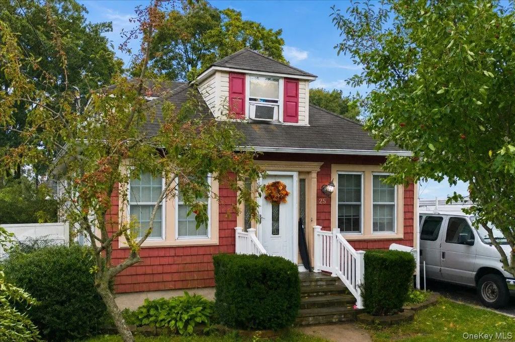 25 3rd Avenue, Central Islip