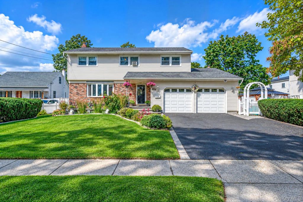 69a Erlanger Boulevard, North Babylon