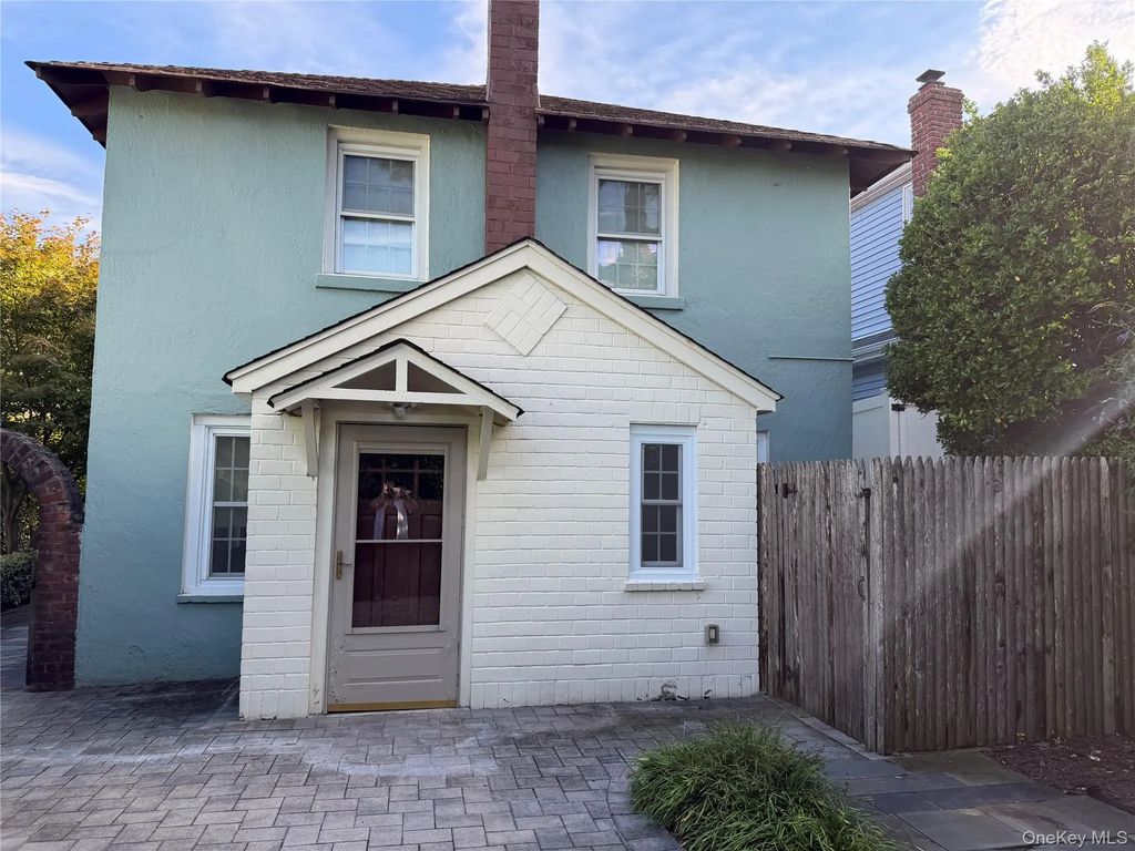 48 Valentine Avenue # 1st Fl, Glen Cove