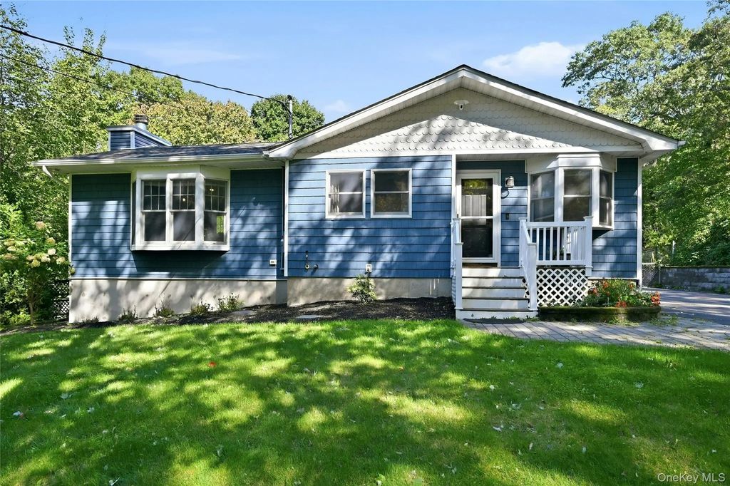 82 Oakwood Drive, Wading River