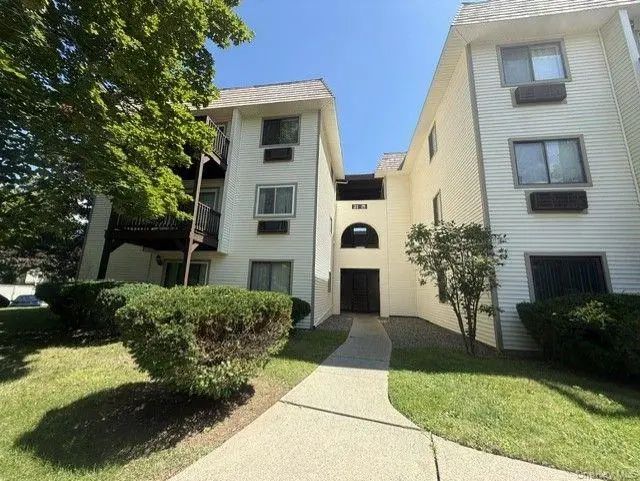 21 Village Park Drive # 1b, Fishkill