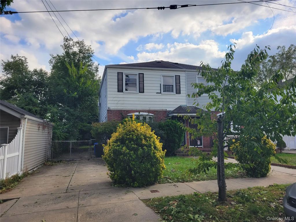 164-38 76th Road, Fresh Meadows
