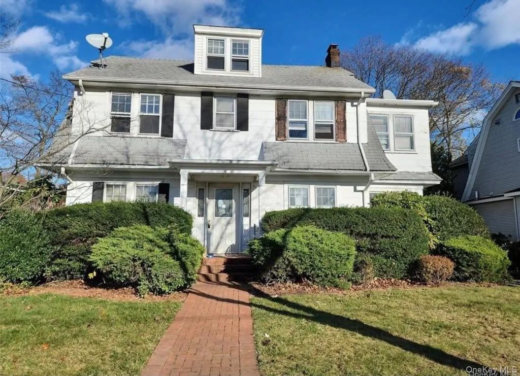 39 Hilbert Street, Hempstead