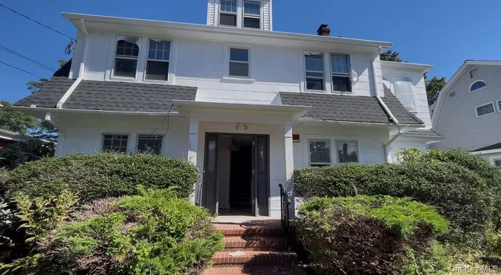 39 Hilbert Street, Hempstead
