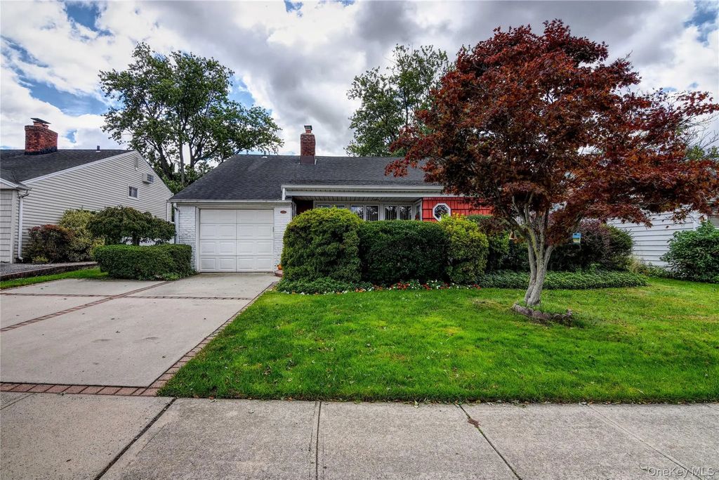 3758 Windsor Drive, Bethpage