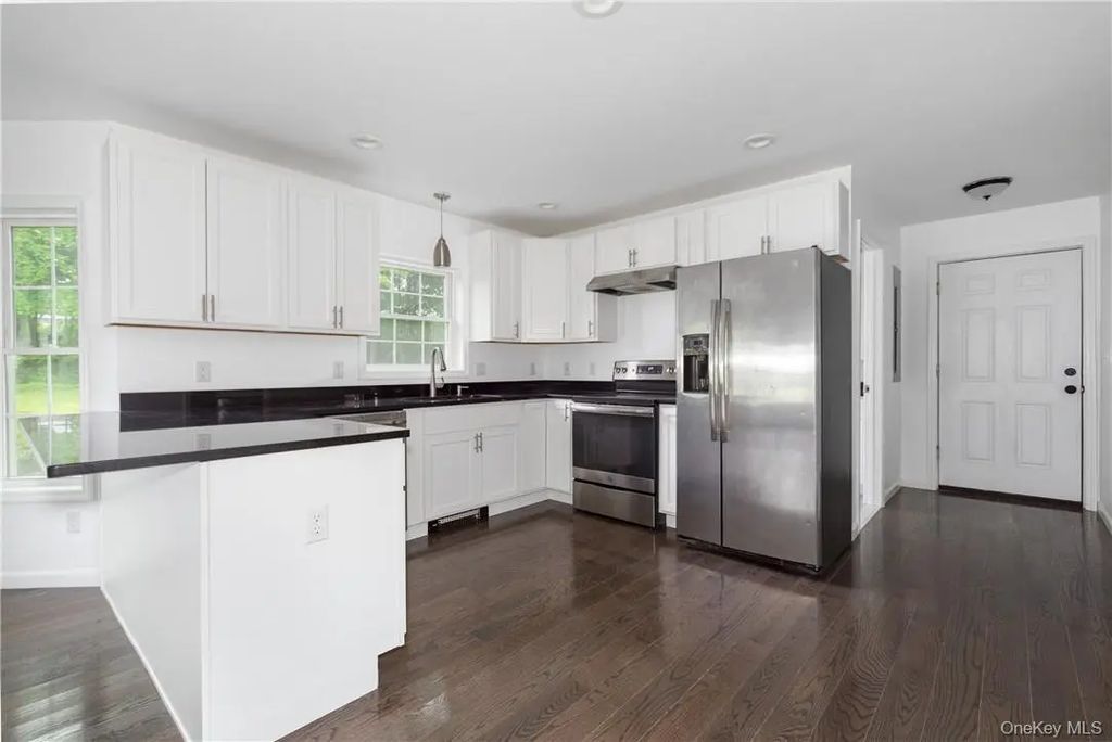 80 W Dorsey Lane # B, Hyde Park
