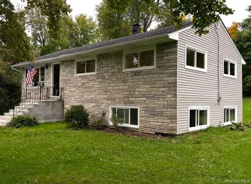 11 Everett Road, Carmel