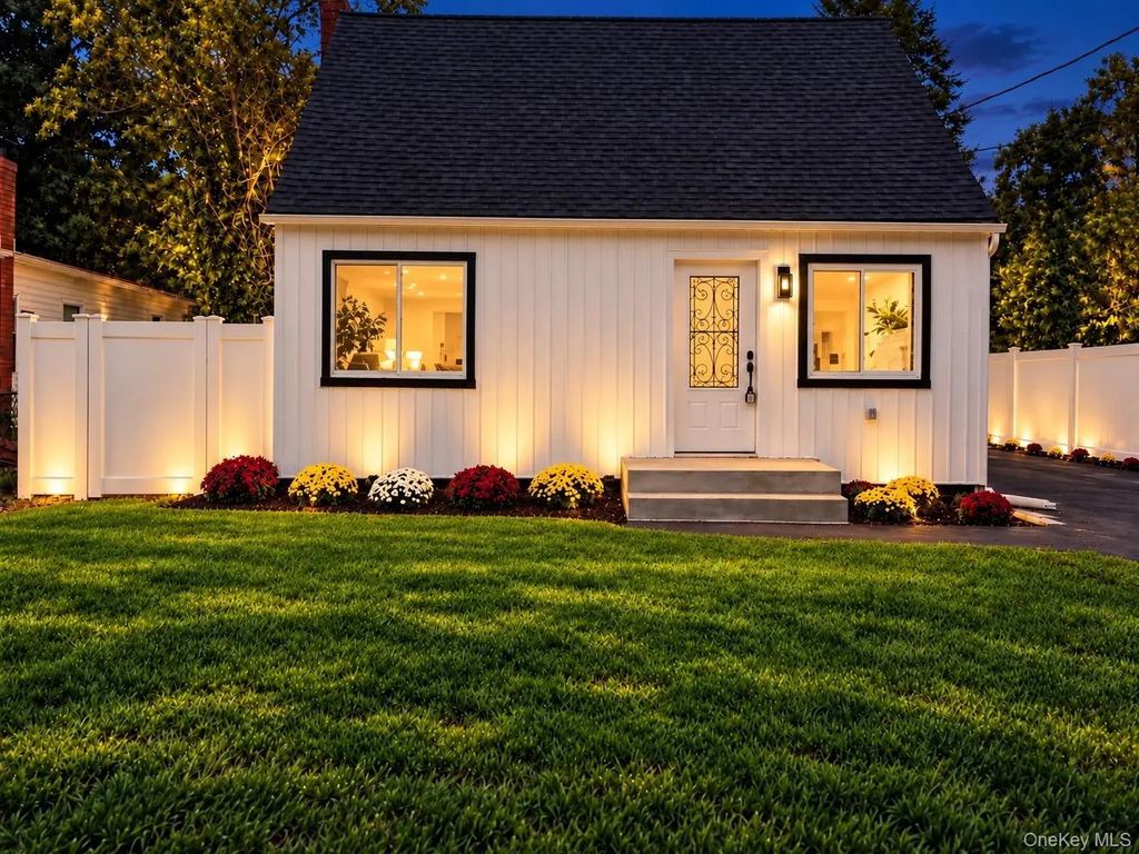 102 Pinewood Drive, Shirley