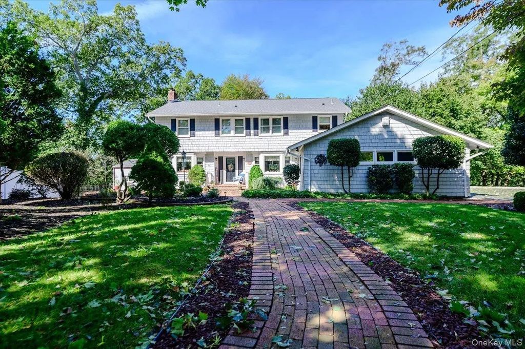 12 Knoll Crest, Miller Place