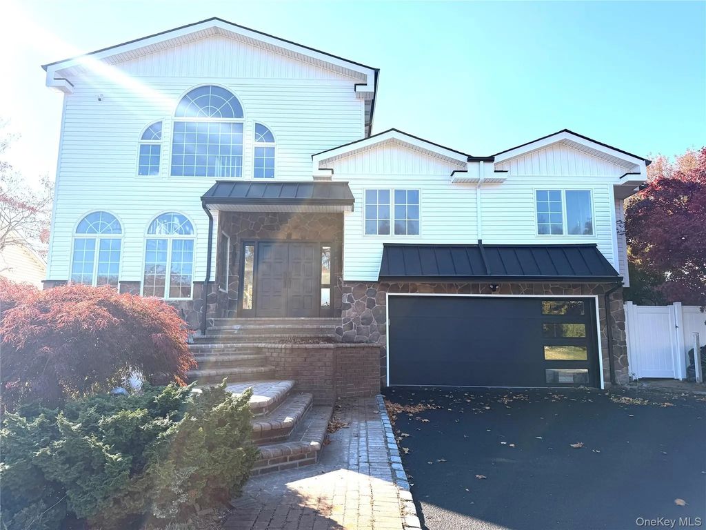 65 Mellow Ln, Jericho