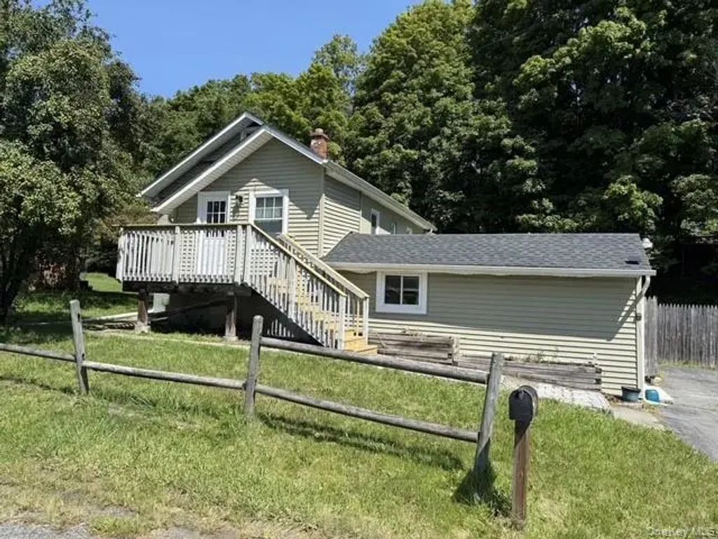 120 Bert Crawford Road, Middletown