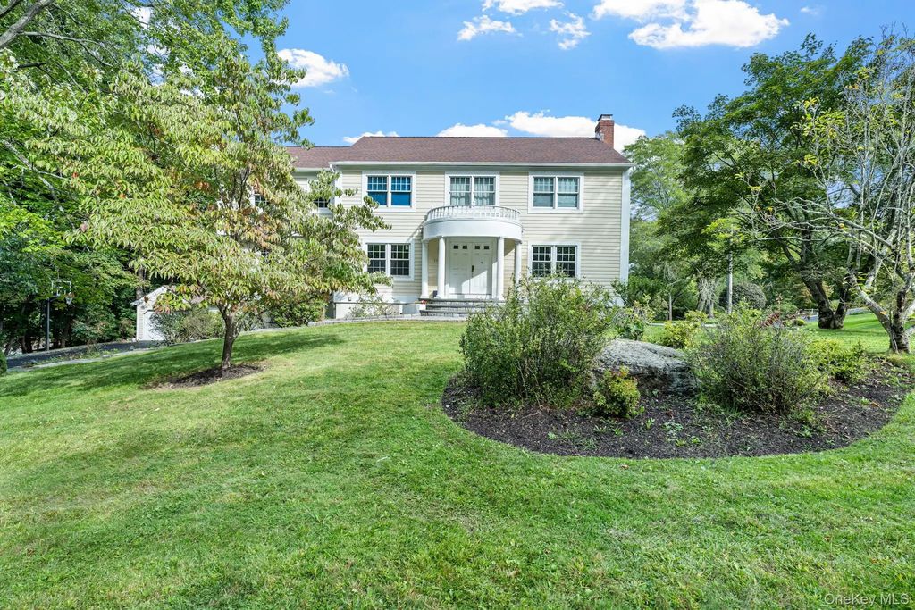 107 Hickory Road, Briarcliff Manor